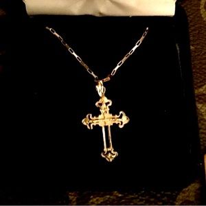 14k Yellow Gold Cross w/a 20” Paperclip Chain 💕